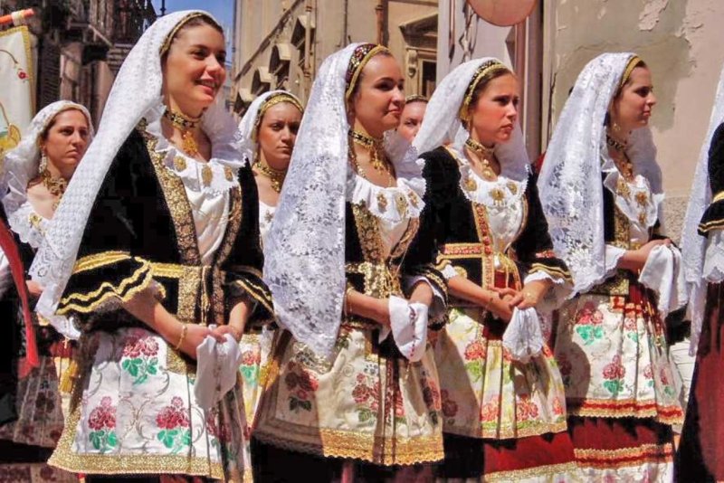 Итальянская Национальная одежда для женщин