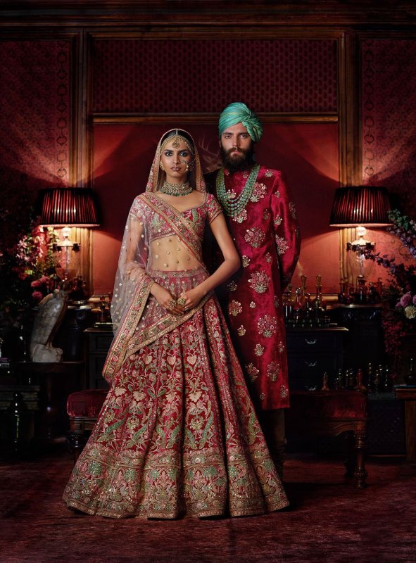 Sabyasachi фото