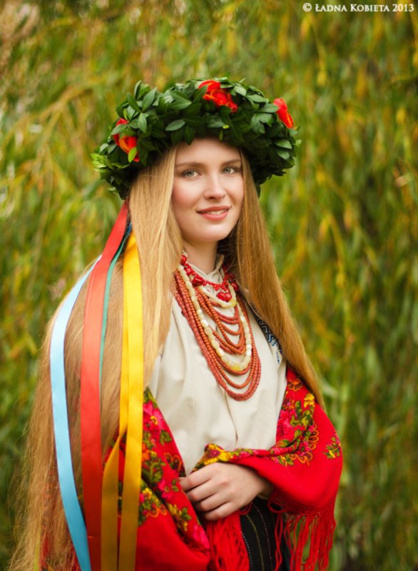 Украинская девушка в национальном костюме