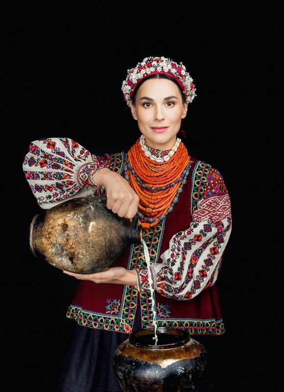 Украинские девушки в народных костюмах