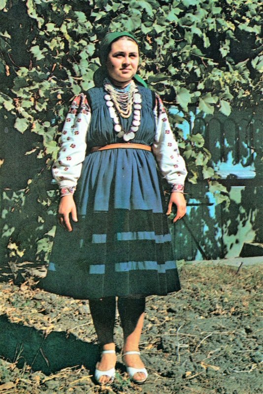 Молдавский костюм женский