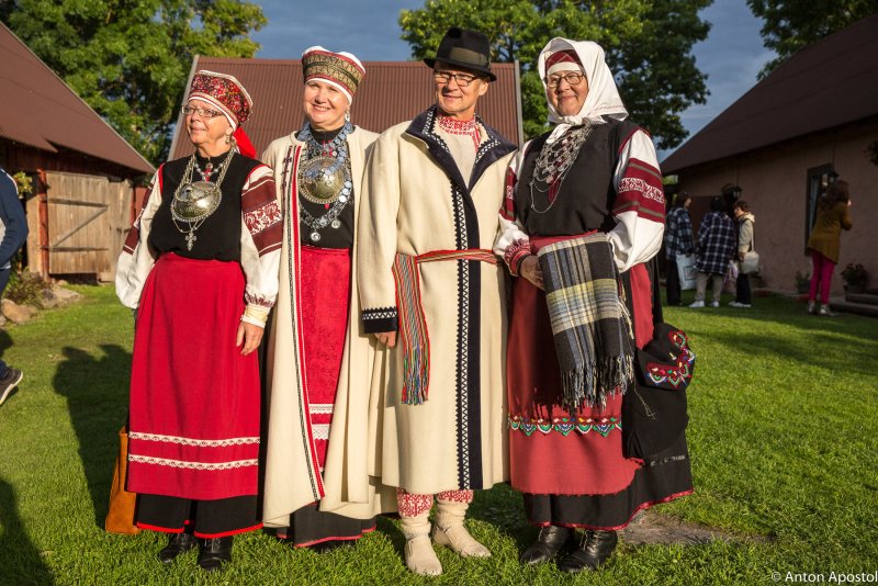 Финно-угорским народам Карелы