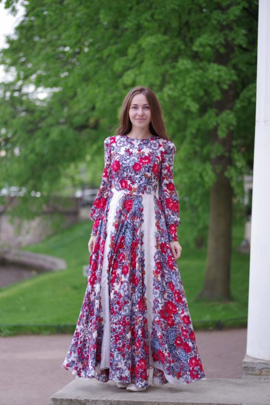 Красное бархатное бальное платье
