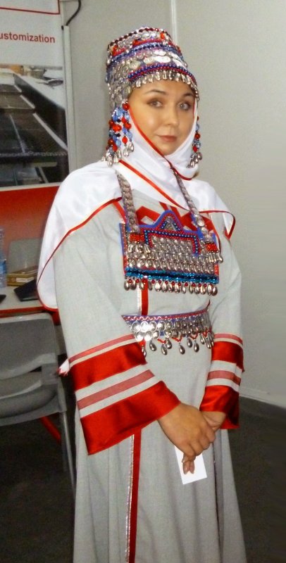 Чувашский костюм женский светящийся
