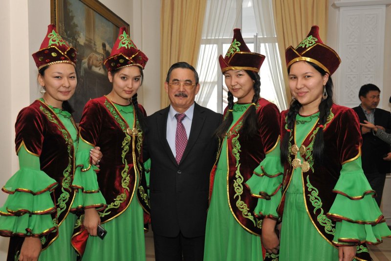 Казахский саукеле