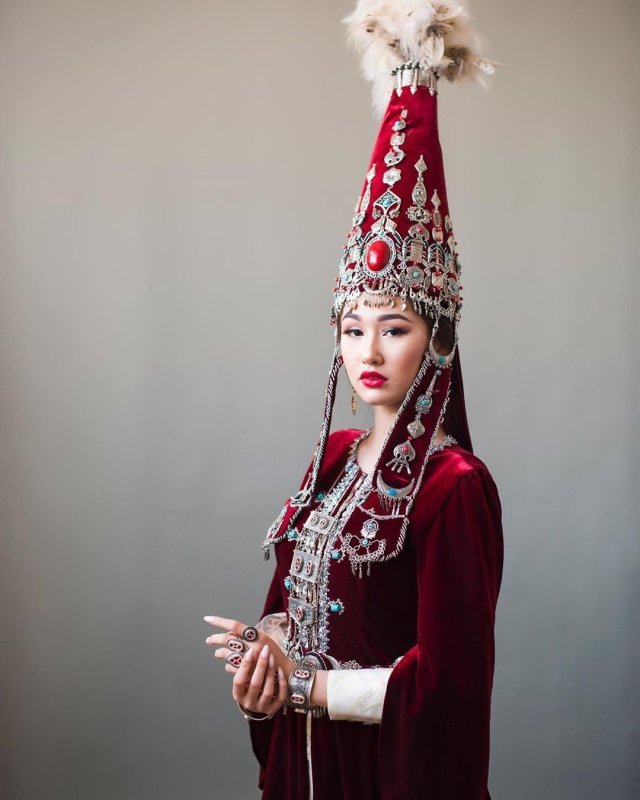 Как одеваются киргизские женщины