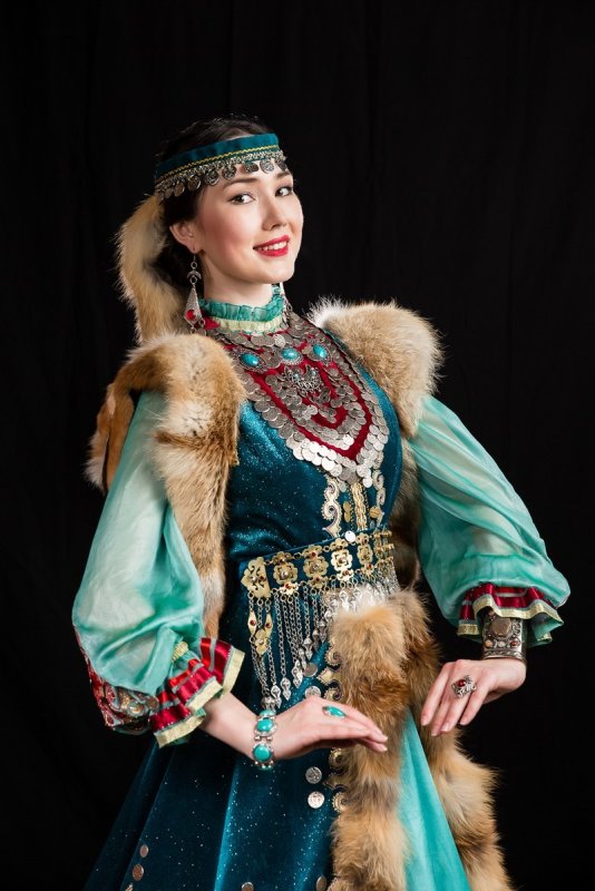 Башкирка в национальном костюме