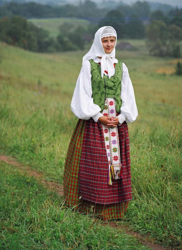 Литовский национальный костюм женский