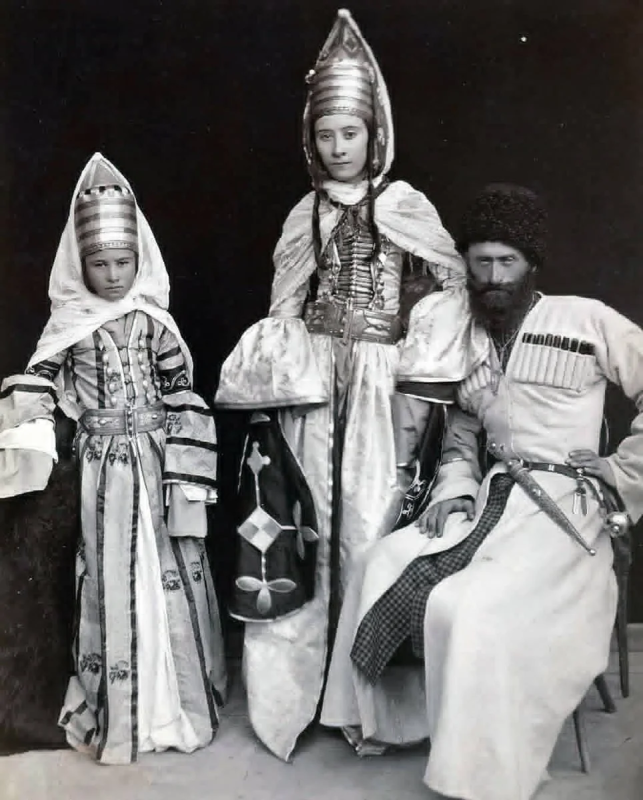 Карачаевцы абазины Черкесы