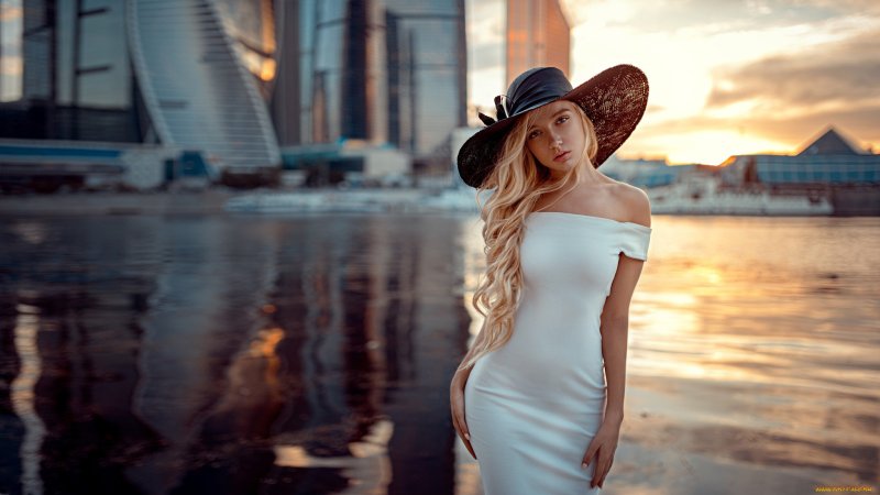 Девушка в платье красивая