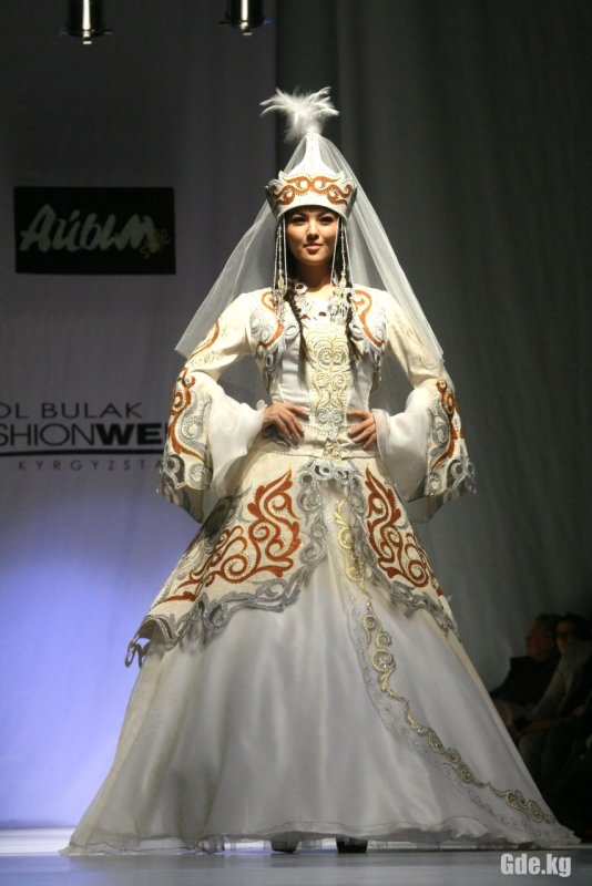 Киргизия народный костюм