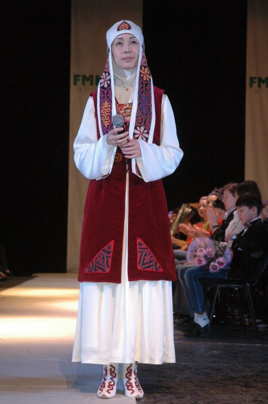 Киргизские национальные платья женские