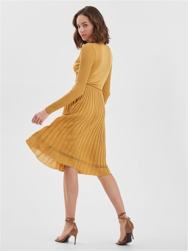 Платье плиссировка Vera Moda серое трикотажное