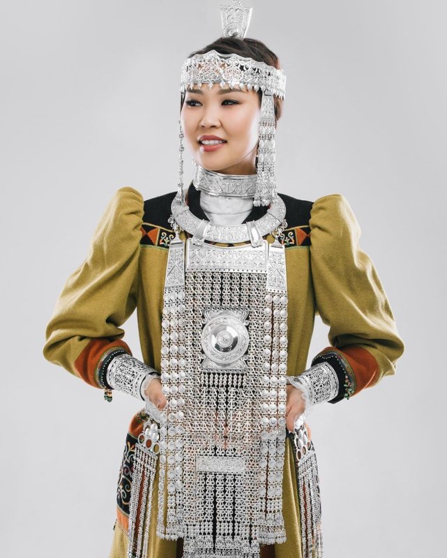 Якутский костюм женский