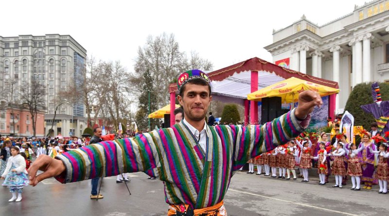 Национальная одежда чакан Лас Таджикистана