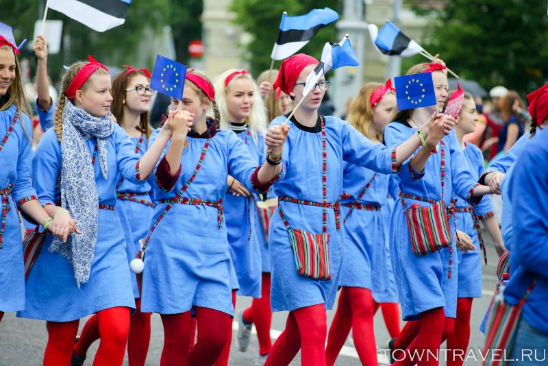 Народные костюмы Прибалтики