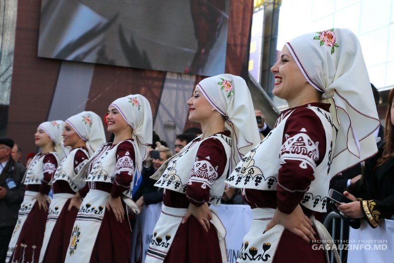 Голландия фестиваль национальных костюмов.