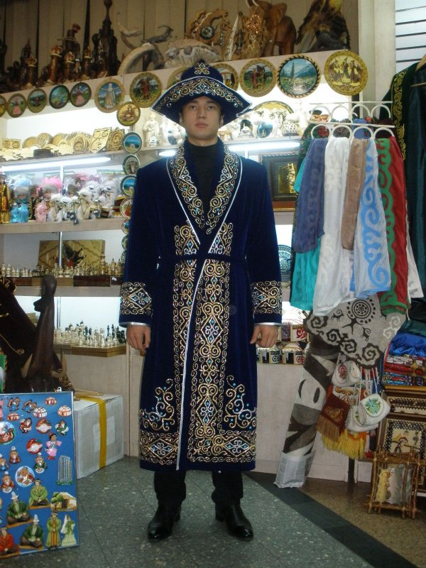 Айя Шалкар в национальном костюме