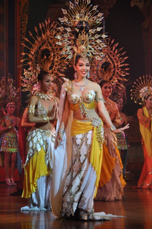 Luxury Thai Chakrabhat Costume