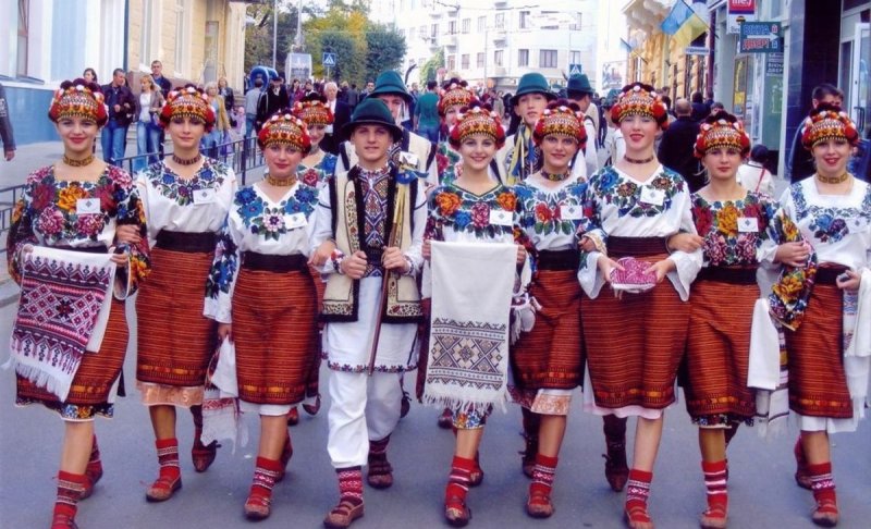 Народ Румынии одежда