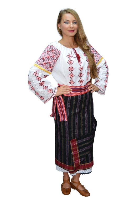 Румынка в костюме