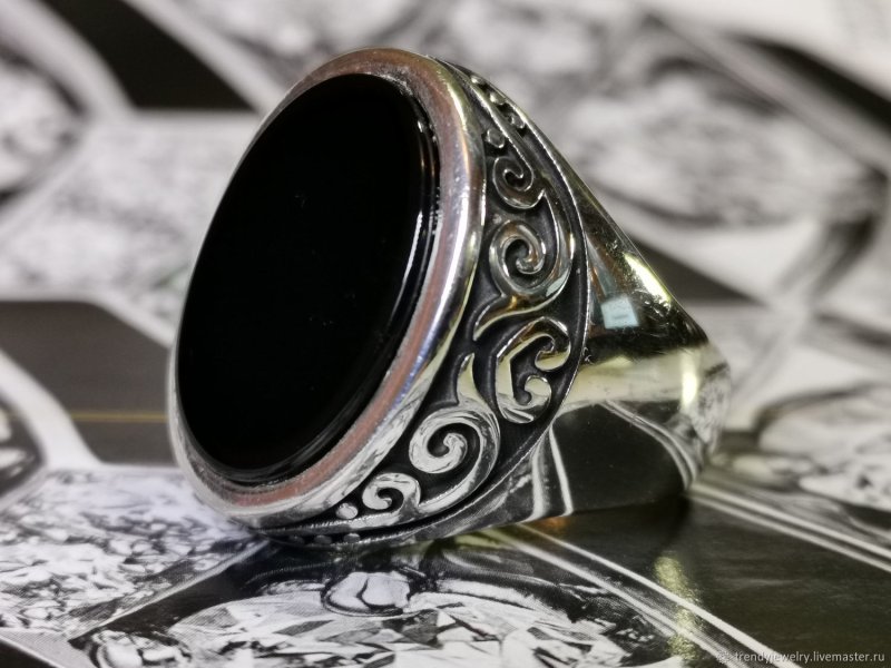 Кольцо «Ruby Gothic Ring