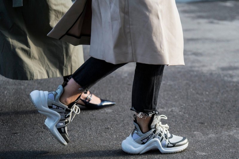 Кроссовки женские Skechers d'Lites-sure thing на ноге