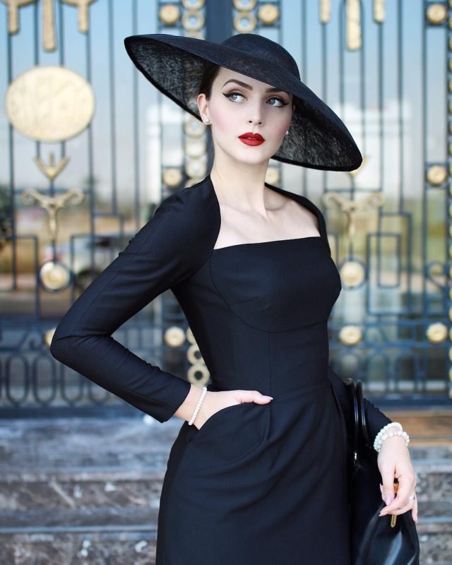 Черная женская шляпа