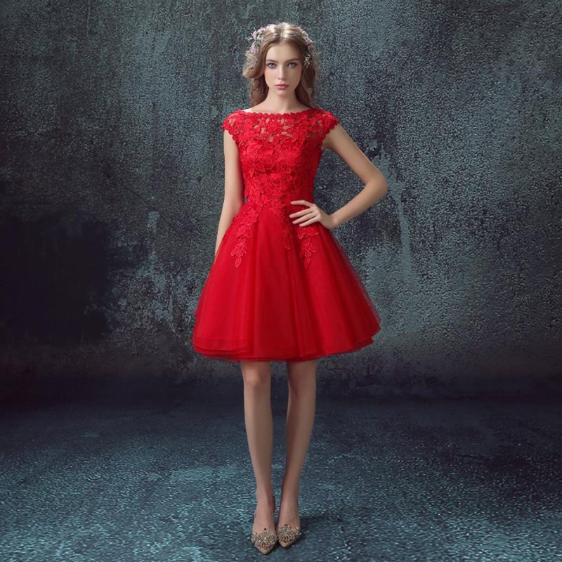 Красное платье Valentino стрит стайл