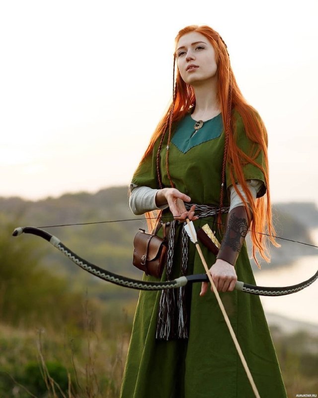 Эми Адамс рыжая лучница