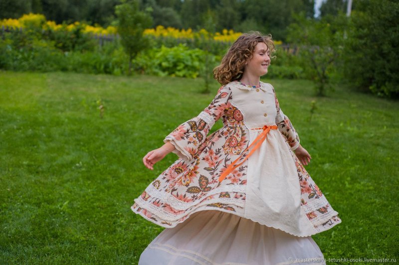 Русские красавицы в национальных костюмах