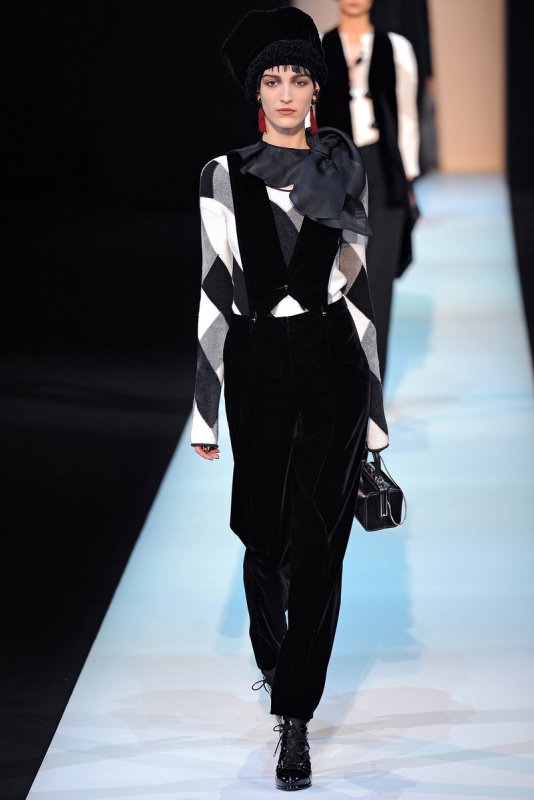 Платье Giorgio Armani бархатное черное