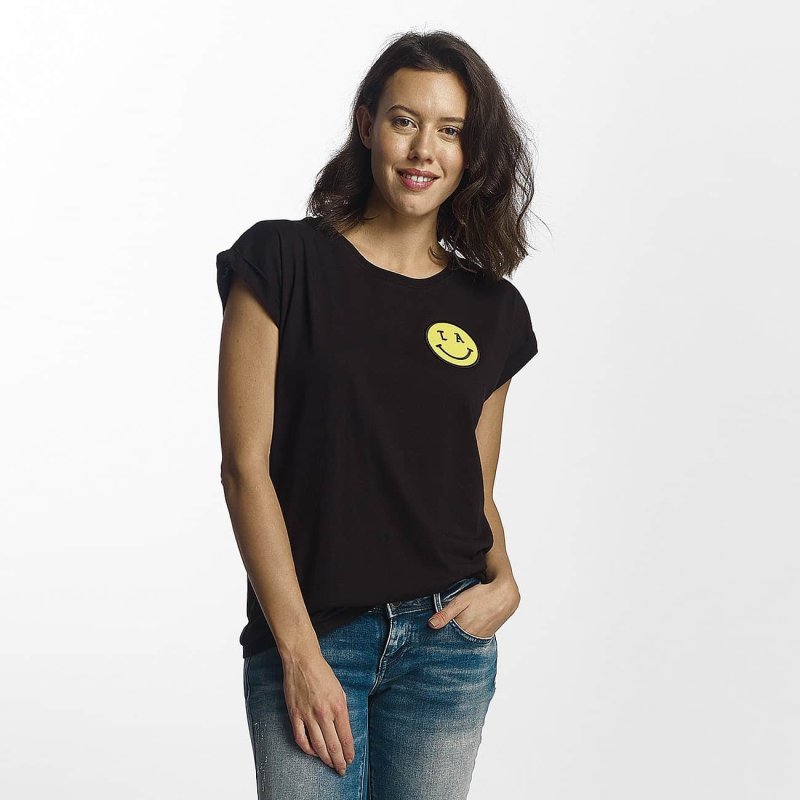 Black t-Shirt девушку