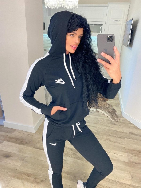 Костюмы найк женские Nike Fits available