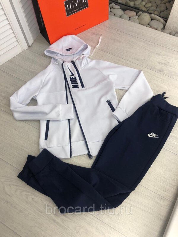 Спортивный костюм женский Nike цена3690