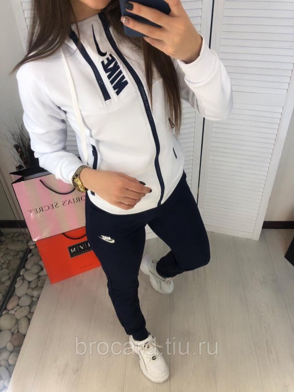 Спортивный костюм женский Nike цена3690
