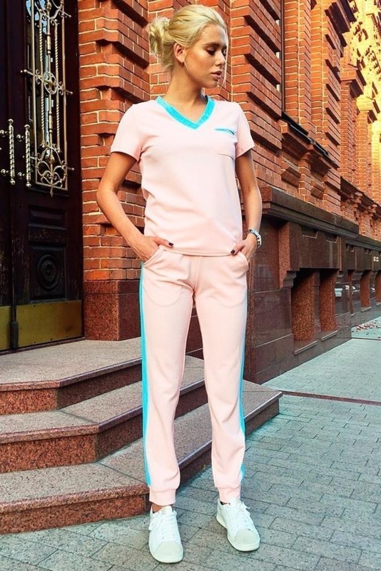 Спортивные костюмы женские модные