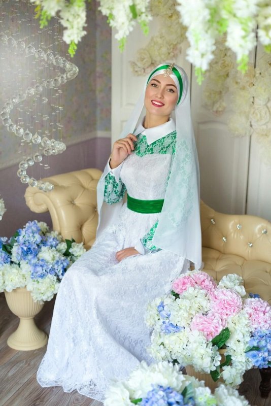 Платье на никах