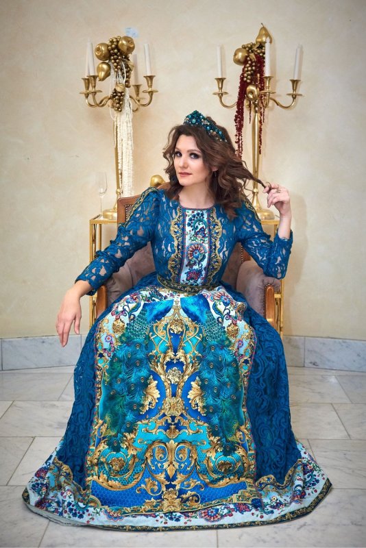 Королевские платья Peacocks