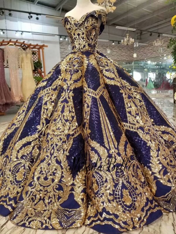 Свадебное платье с короной
