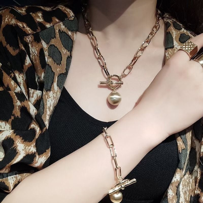 Модные украшения на шею тренды