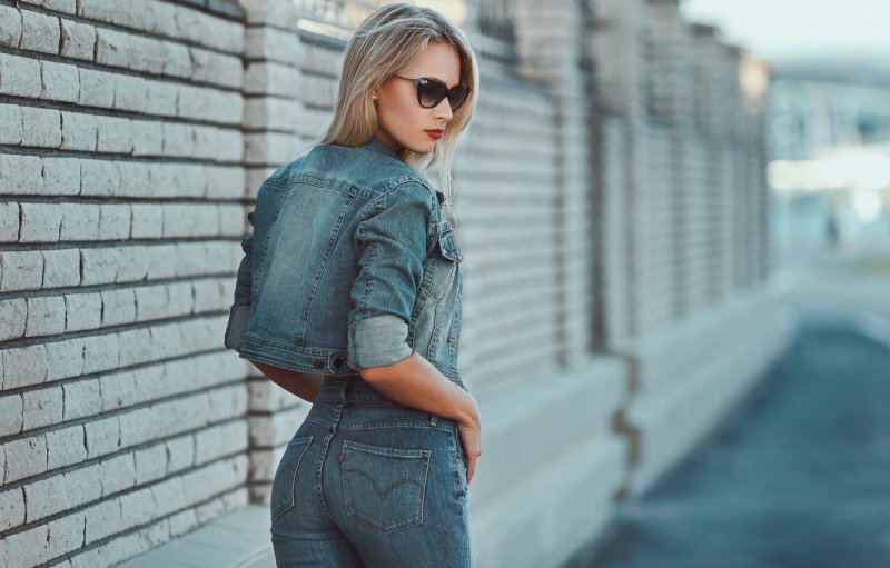Украсить джинсовую куртку