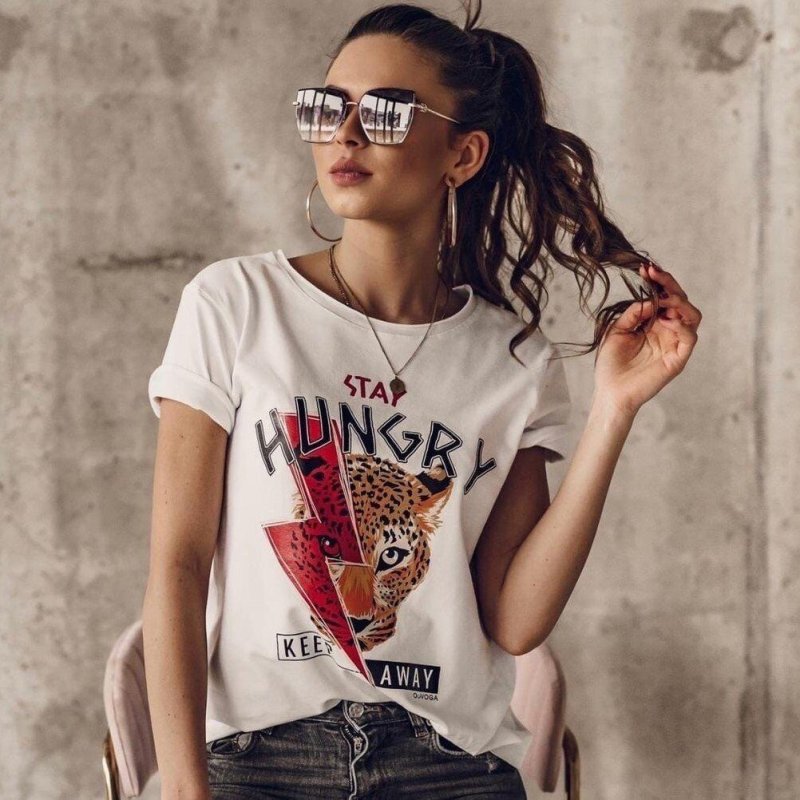 Коралловая футболка женская