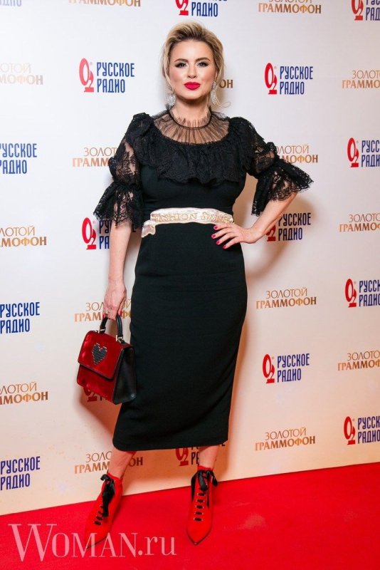 Лена Ленина на красной дорожке в Каннах