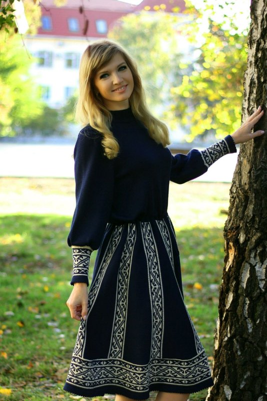 Платье вязаное