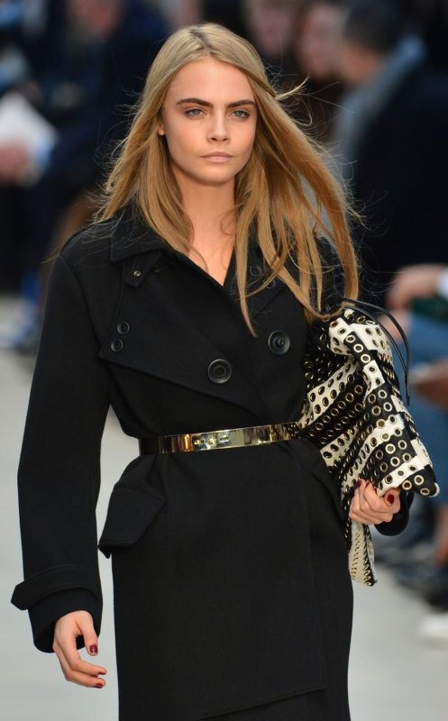 Cara Delevingne в белом платье