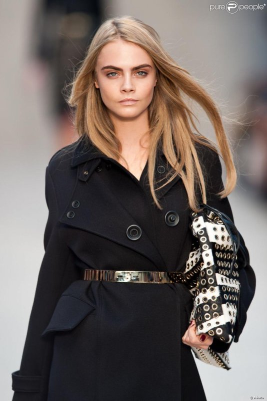 Модель Шанель cara Delevingne
