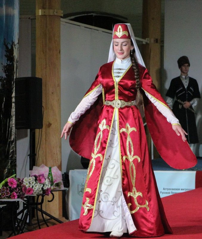 Грузинский костюм женский