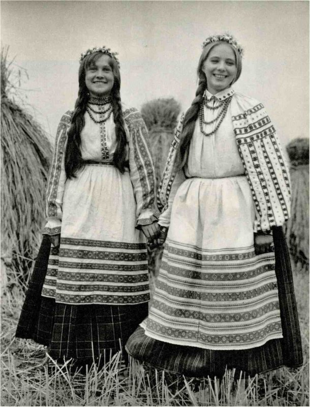 Белорусский костюм женский