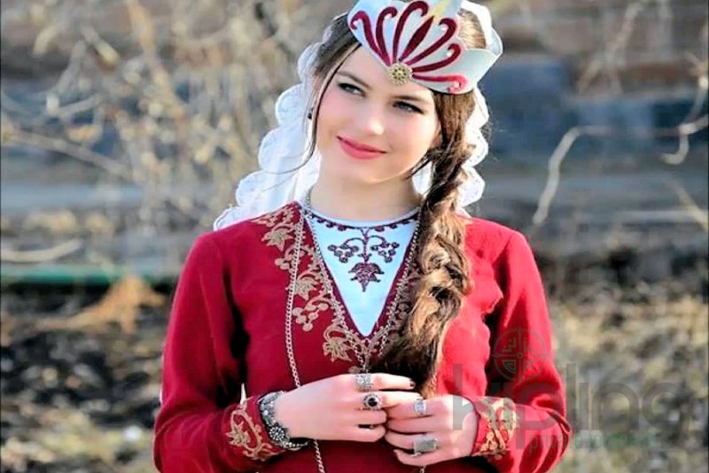 Армянский национальный костюм Сюник
